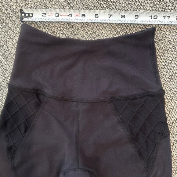 BEYOND YOGA Black Trellis Windowpane Quilted Texture Leggings Black S - Picture 5 of 6